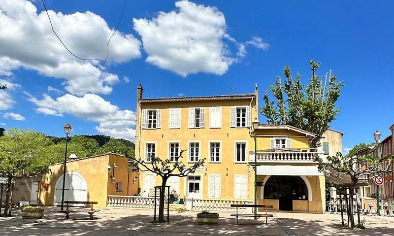 La Roquebrussanne Hotel De La Loube מראה חיצוני תמונה