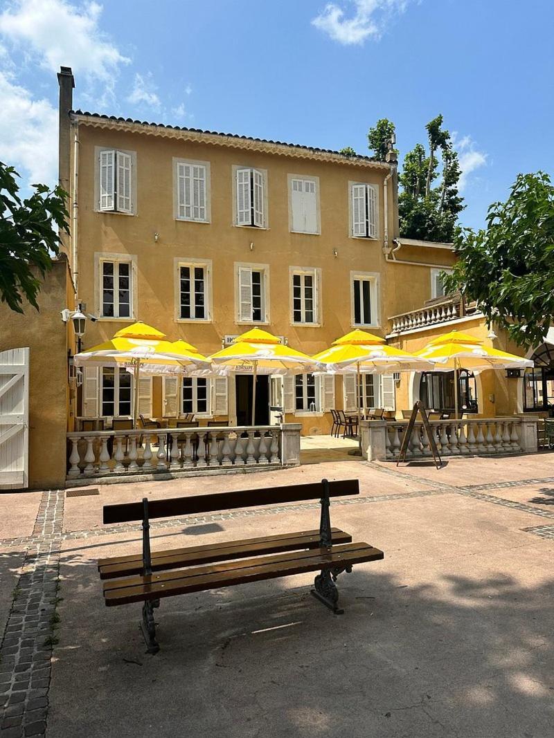 La Roquebrussanne Hotel De La Loube מראה חיצוני תמונה