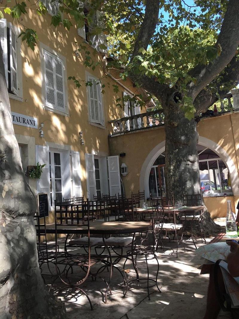 La Roquebrussanne Hotel De La Loube מראה חיצוני תמונה